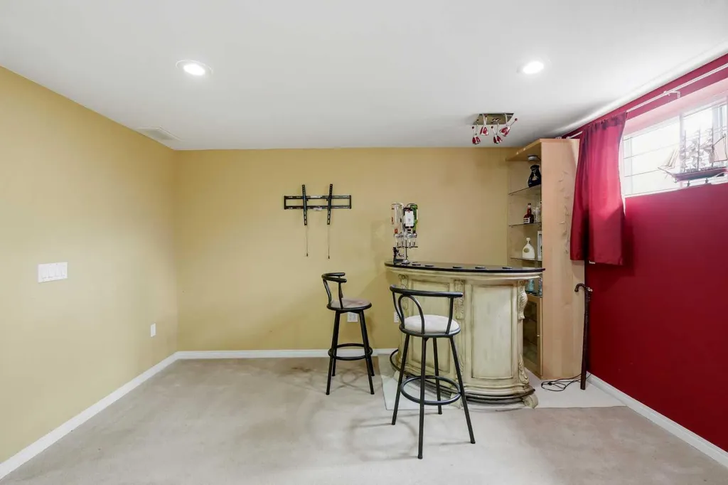 156 Covehaven Terrace NE Calgary AB T3K 0B2