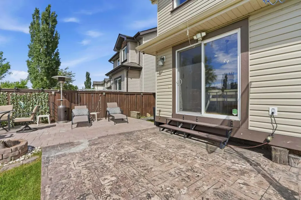 156 Covehaven Terrace NE Calgary AB T3K 0B2