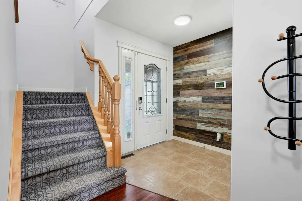 156 Covehaven Terrace NE Calgary AB T3K 0B2