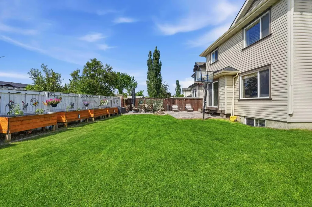 156 Covehaven Terrace NE Calgary AB T3K 0B2