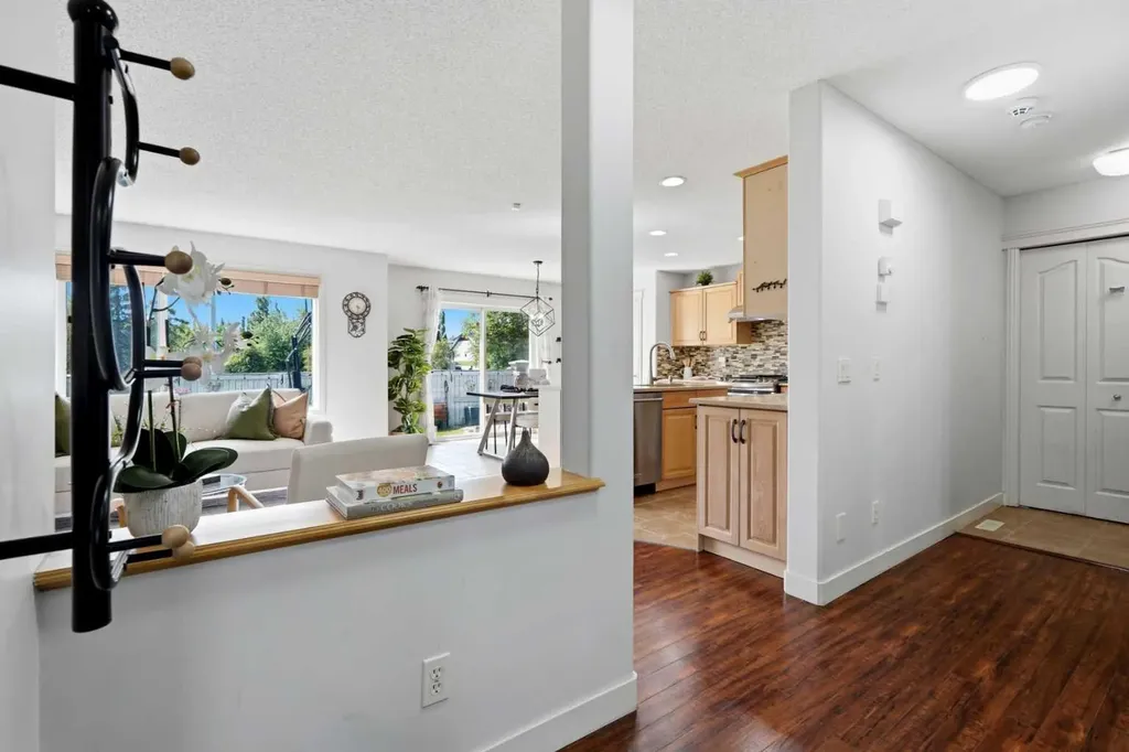 156 Covehaven Terrace NE Calgary AB T3K 0B2