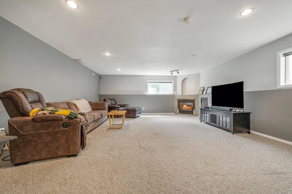 260 Red Crow Boulevard W Lethbridge AB T1K 7B6