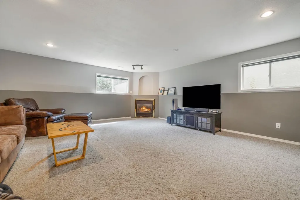 260 Red Crow Boulevard W Lethbridge AB T1K 7B6