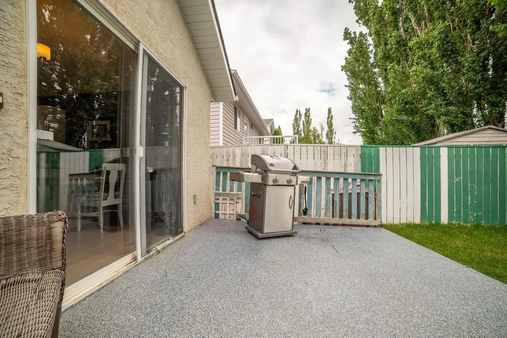 260 Red Crow Boulevard W Lethbridge AB T1K 7B6
