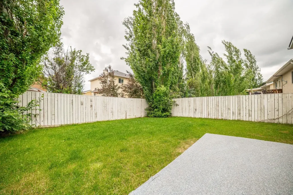 260 Red Crow Boulevard W Lethbridge AB T1K 7B6