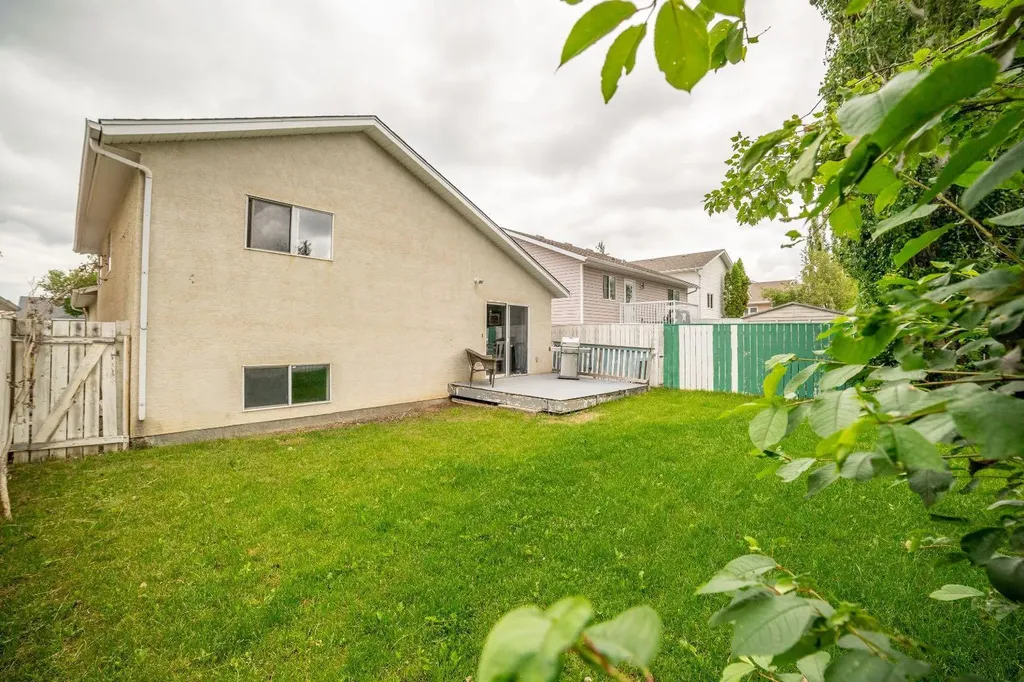 260 Red Crow Boulevard W Lethbridge AB T1K 7B6