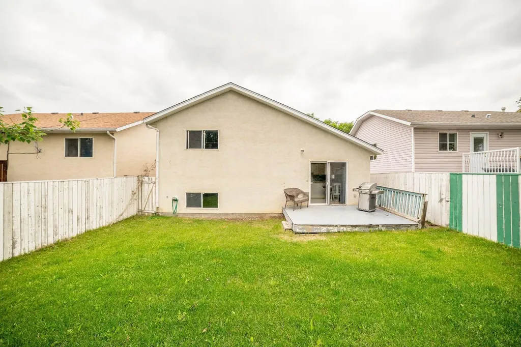 260 Red Crow Boulevard W Lethbridge AB T1K 7B6