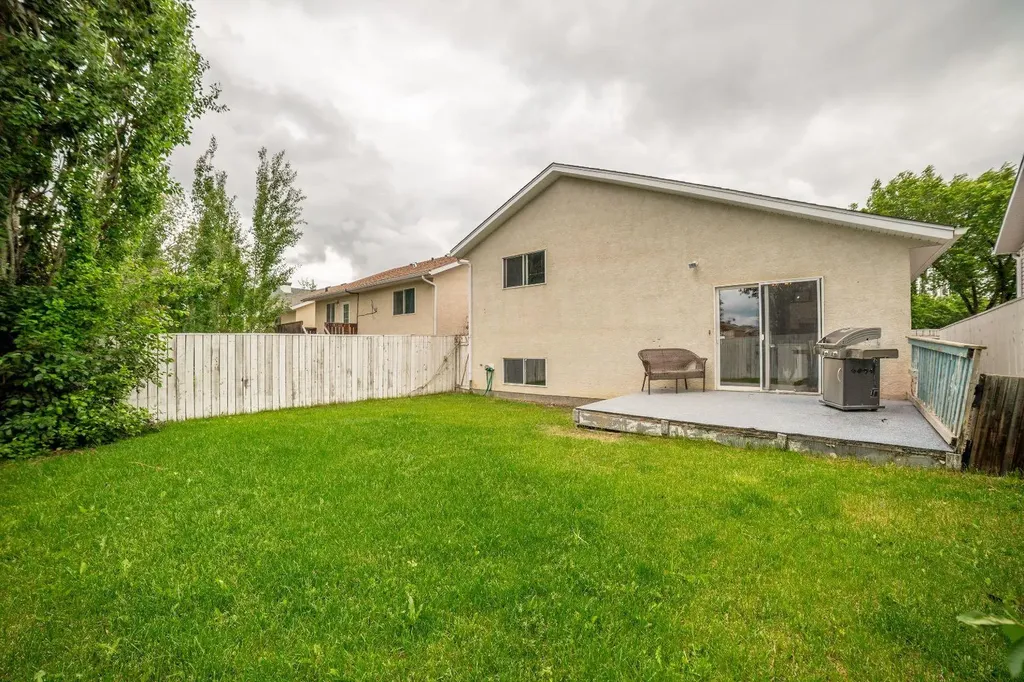 260 Red Crow Boulevard W Lethbridge AB T1K 7B6