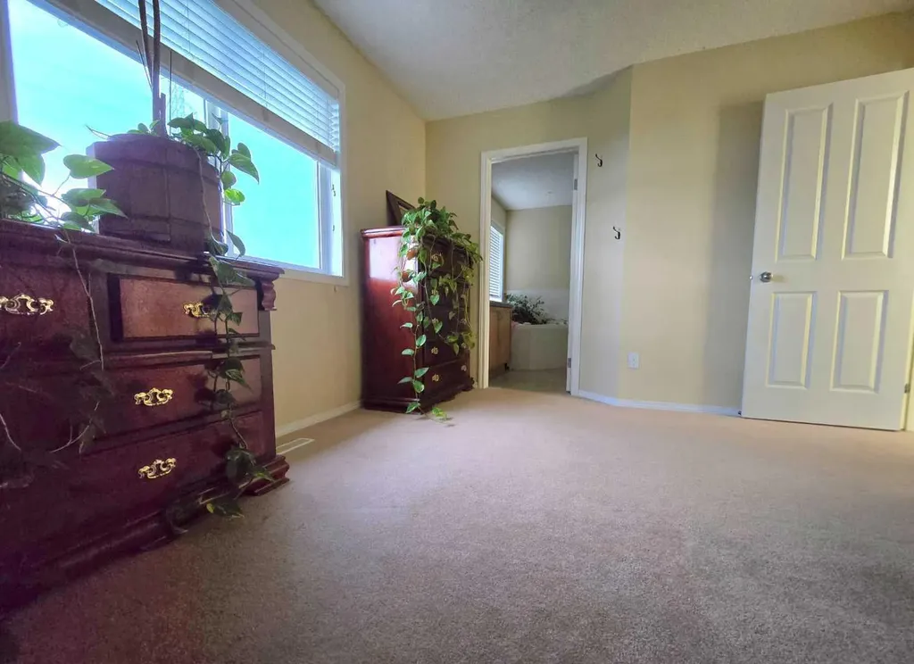 13 Tuscany Ridge Mews NW Calgary AB T3L 3B7