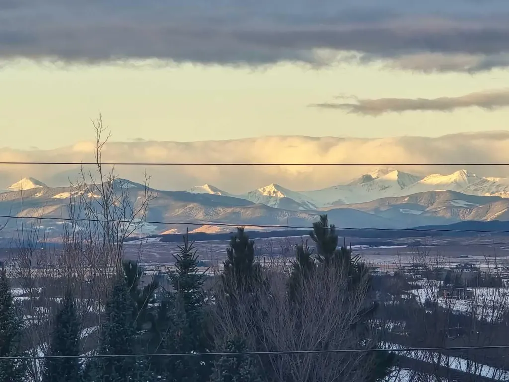 13 Tuscany Ridge Mews NW Calgary AB T3L 3B7