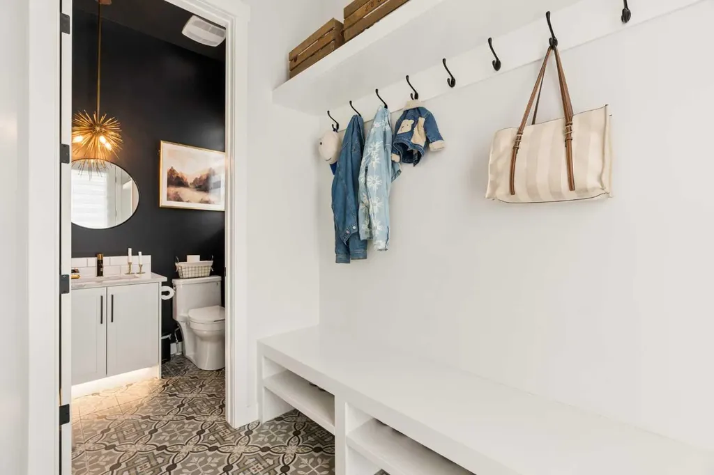 258 17 Avenue NE Calgary AB T2E1L8