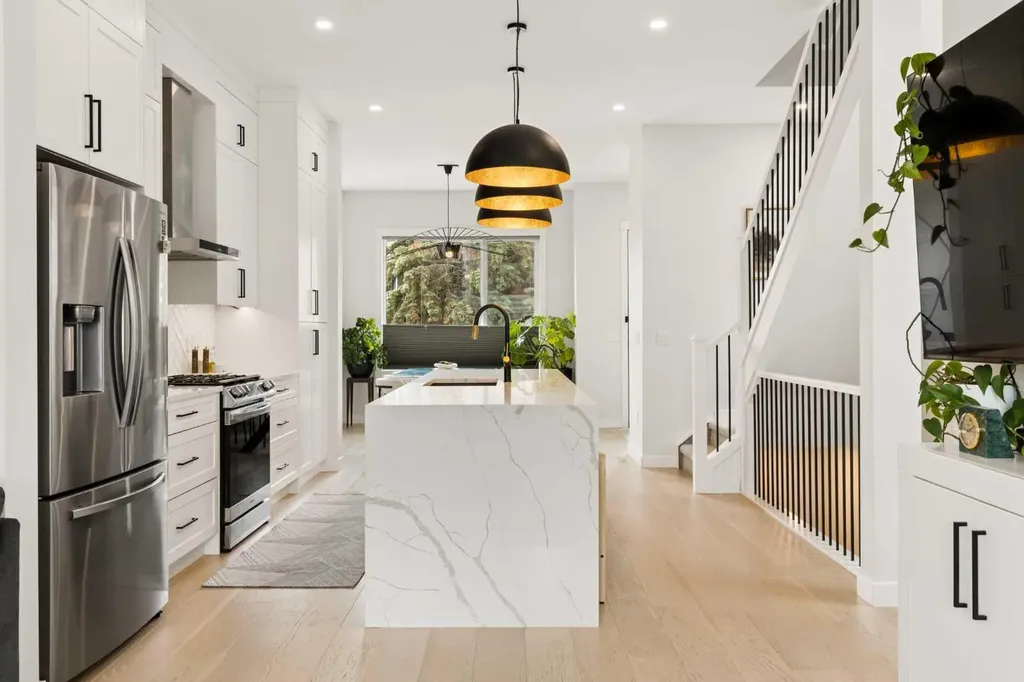 258 17 Avenue NE Calgary AB T2E1L8