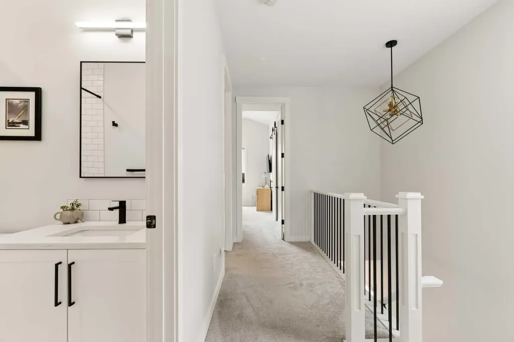 258 17 Avenue NE Calgary AB T2E1L8