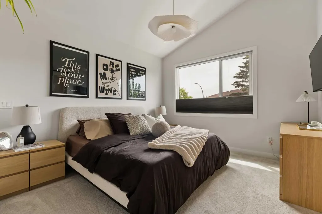 258 17 Avenue NE Calgary AB T2E1L8