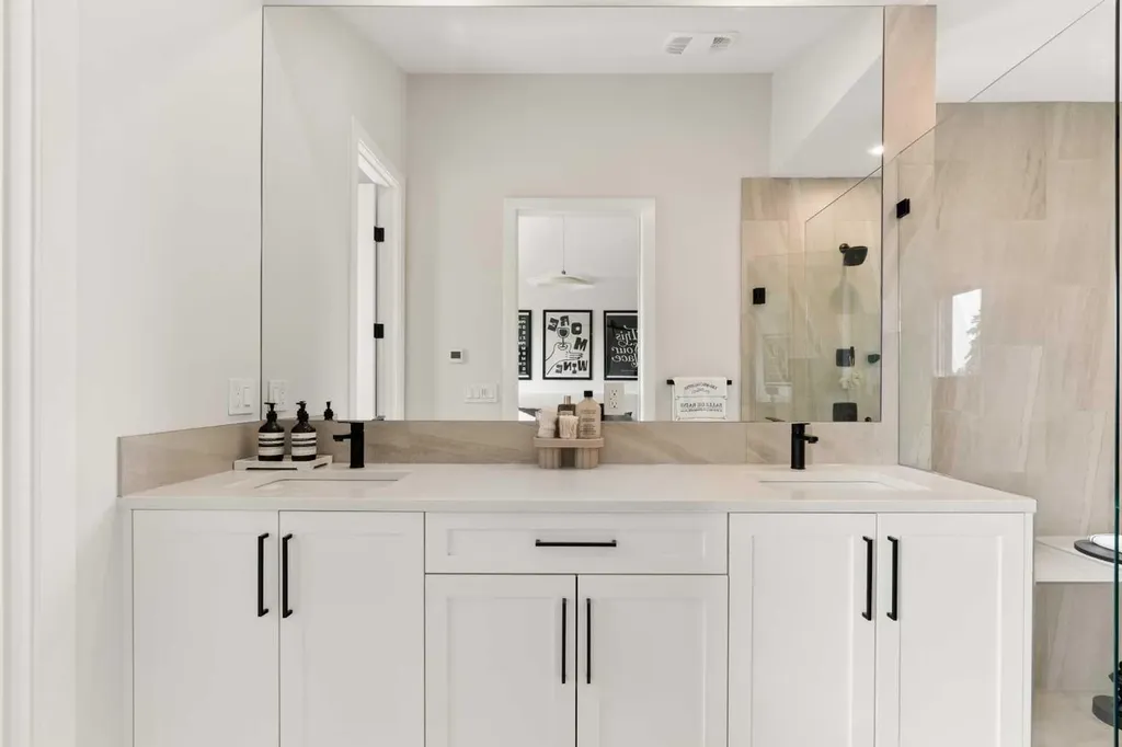 258 17 Avenue NE Calgary AB T2E1L8