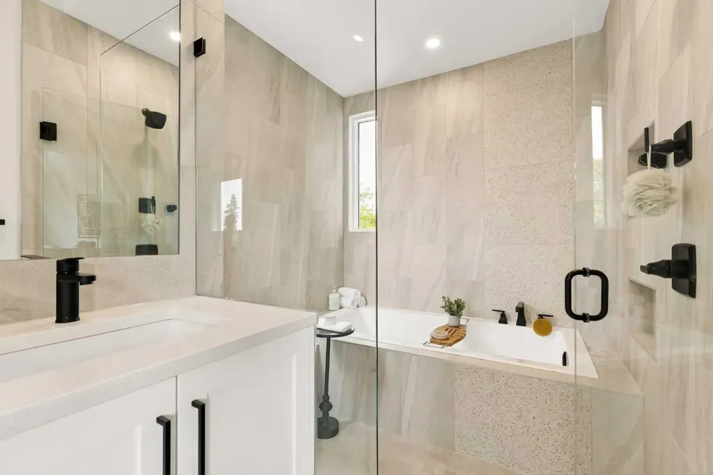 258 17 Avenue NE Calgary AB T2E1L8