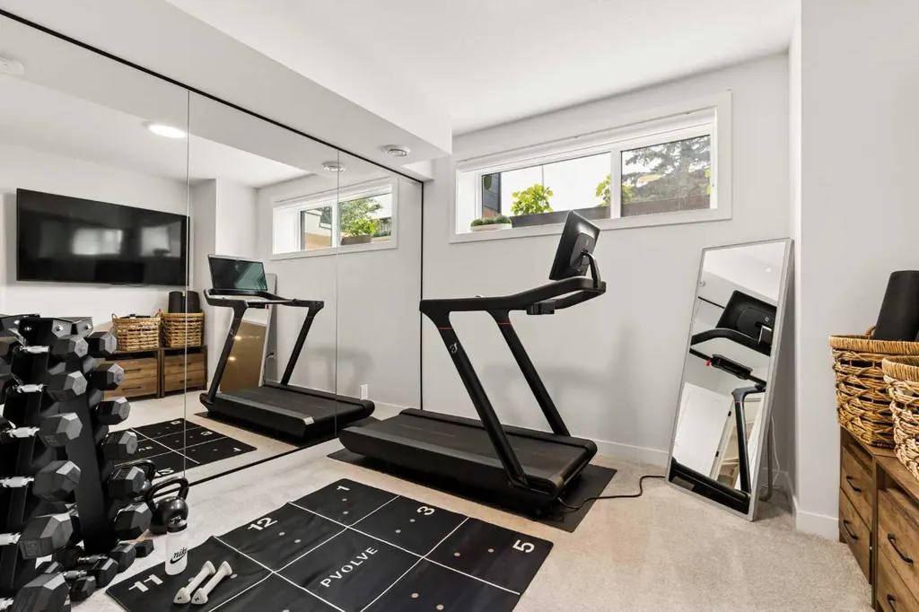 258 17 Avenue NE Calgary AB T2E1L8