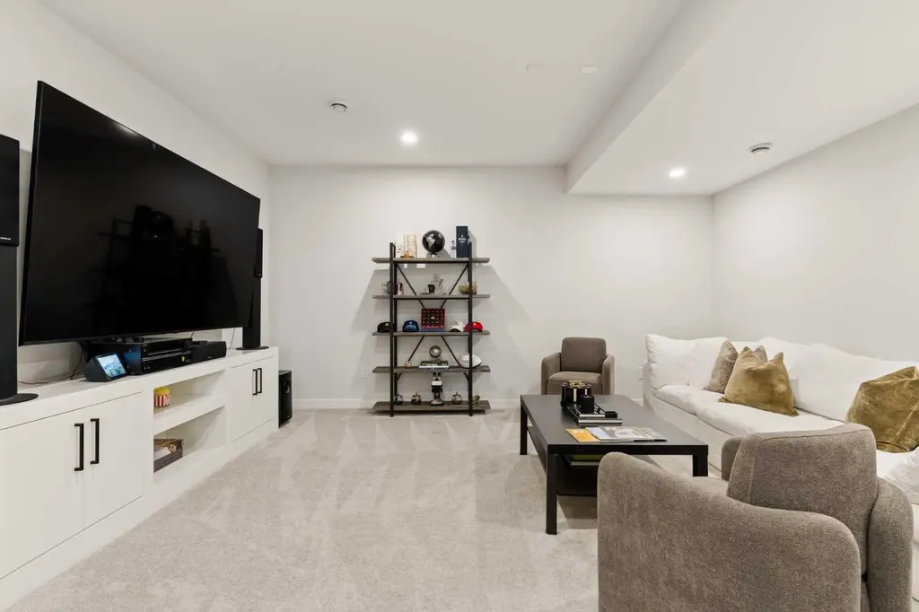 258 17 Avenue NE Calgary AB T2E1L8