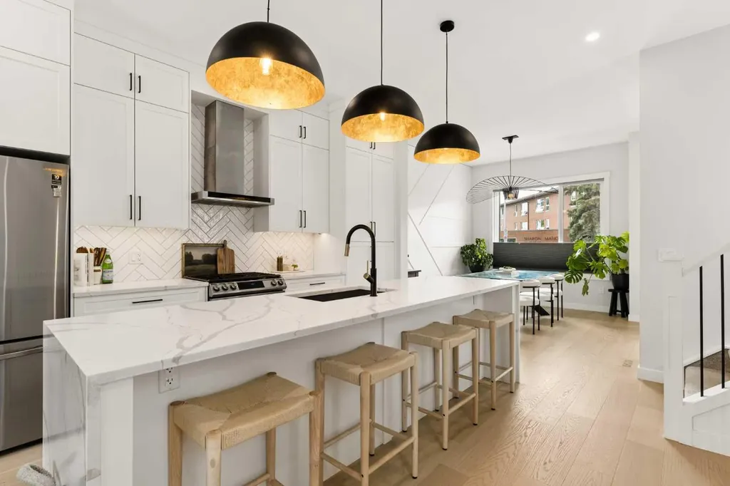 258 17 Avenue NE Calgary AB T2E1L8