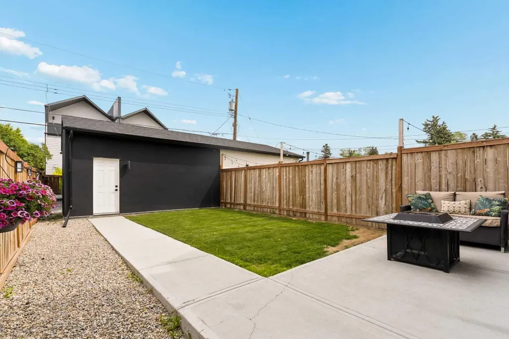 258 17 Avenue NE Calgary AB T2E1L8