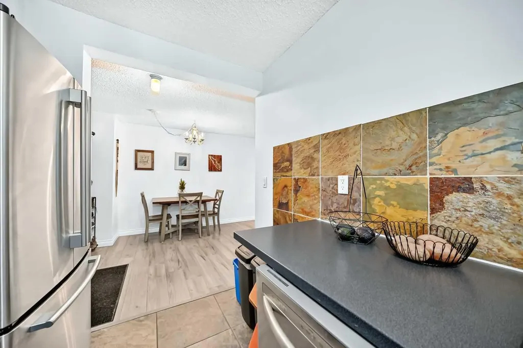 2218 30th Street SW Calgary AB T2E2L8