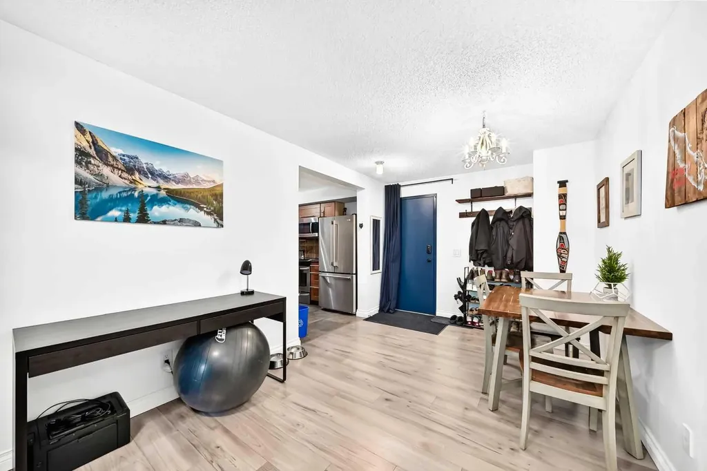 2218 30th Street SW Calgary AB T2E2L8