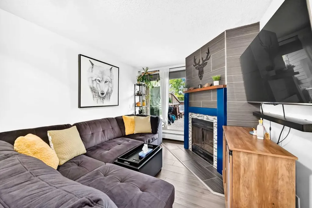 2218 30 Street SW Calgary AB T2E2L8