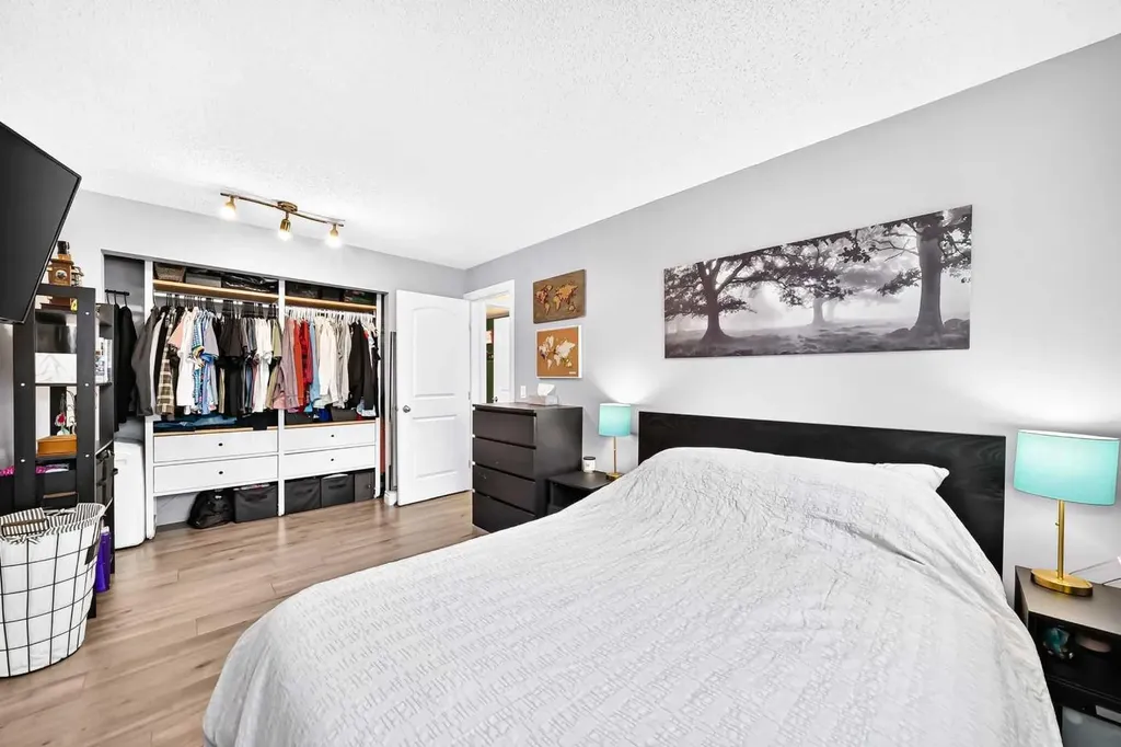 2218 30 Street SW Calgary AB T2E2L8