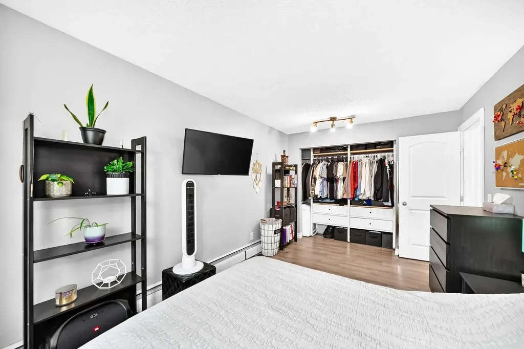 2218 30th Street SW Calgary AB T2E2L8