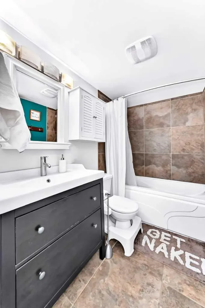 2218 30 Street SW Calgary AB T2E2L8
