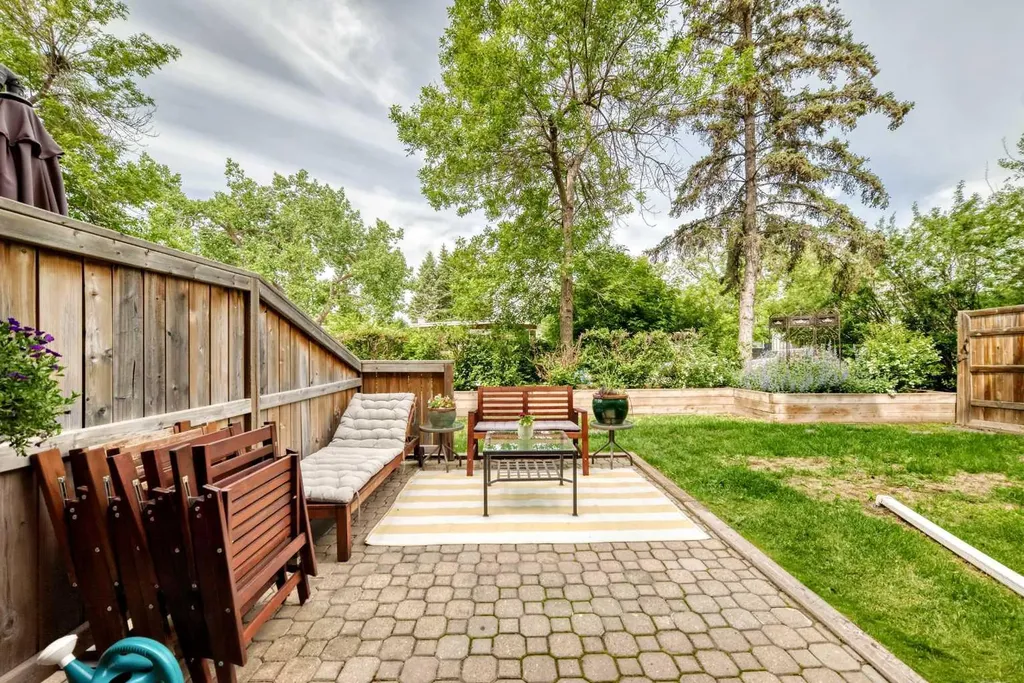 2218 30 Street SW Calgary AB T2E2L8