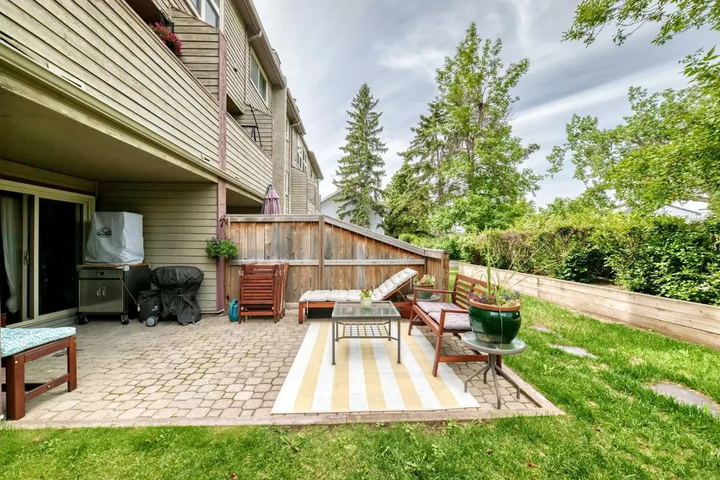2218 30th Street SW Calgary AB T2E2L8