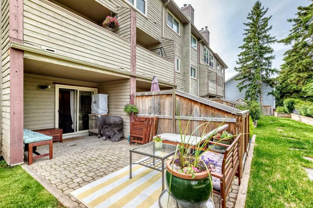 2218 30th Street SW Calgary AB T2E2L8