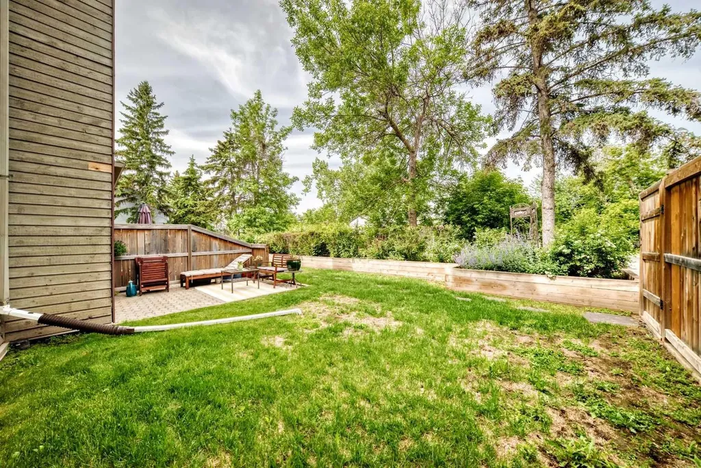 2218 30 Street SW Calgary AB T2E2L8