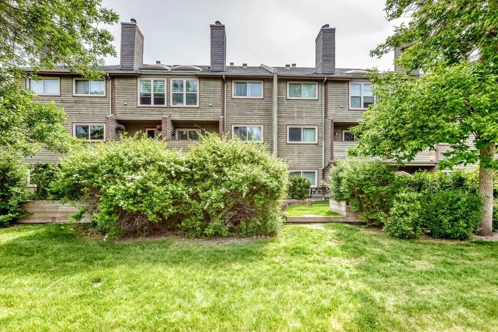 2218 30th Street SW Calgary AB T2E2L8