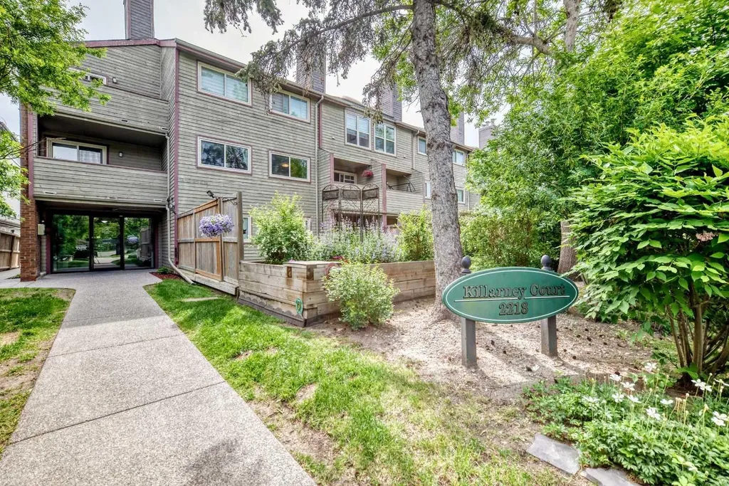 2218 30th Street SW Calgary AB T2E2L8