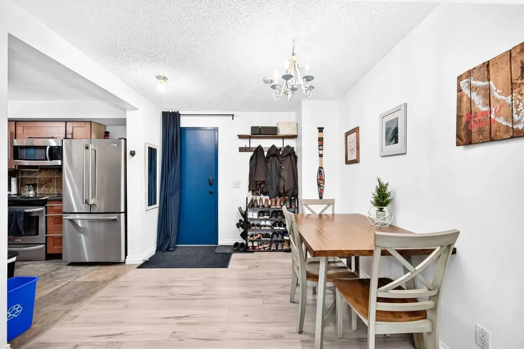 2218 30th Street SW Calgary AB T2E2L8