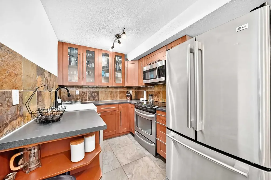 2218 30 Street SW Calgary AB T2E2L8