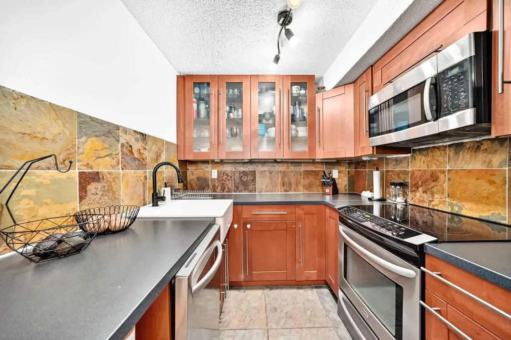 2218 30 Street SW Calgary AB T2E2L8