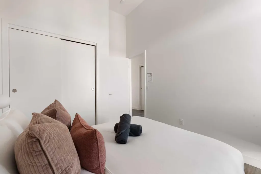 730 2 Avenue SW Calgary AB T2P 1R8