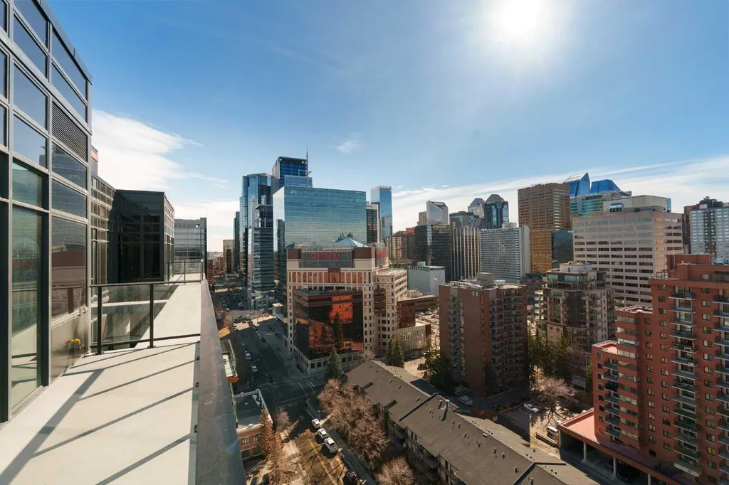730 2 Avenue SW Calgary AB T2P 1R8