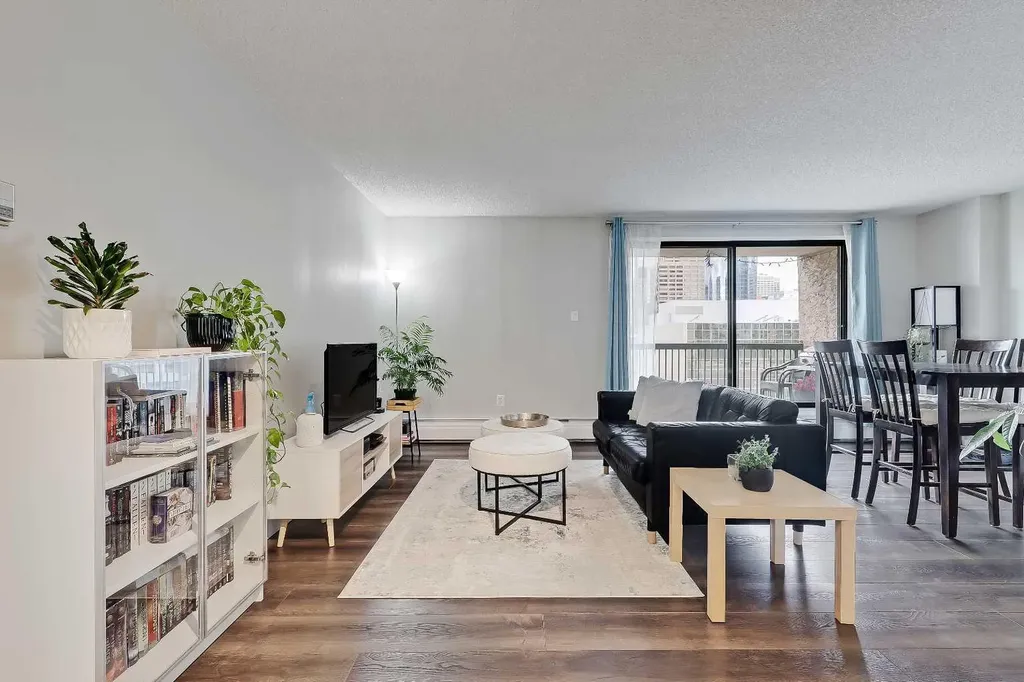 718 12 Avenue SW Calgary AB T2R 0H7
