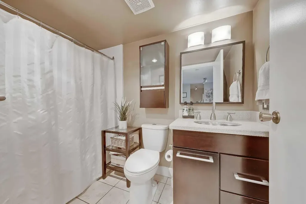 718 12 Avenue SW Calgary AB T2R 0H7