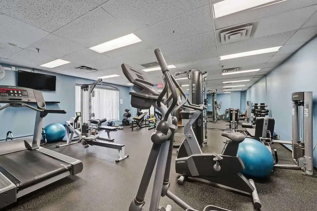 718 12 Avenue SW Calgary AB T2R 0H7