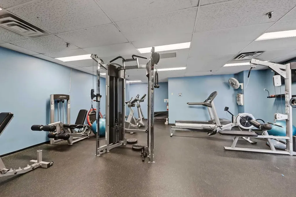 718 12 Avenue SW Calgary AB T2R 0H7