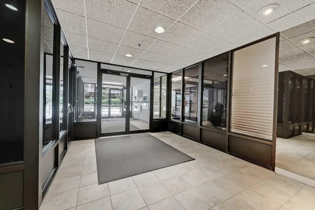 718 12 Avenue SW Calgary AB T2R 0H7