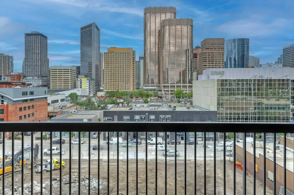 718 12 Avenue SW Calgary AB T2R 0H7