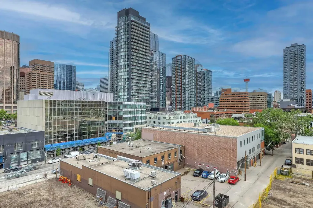 718 12 Avenue SW Calgary AB T2R 0H7