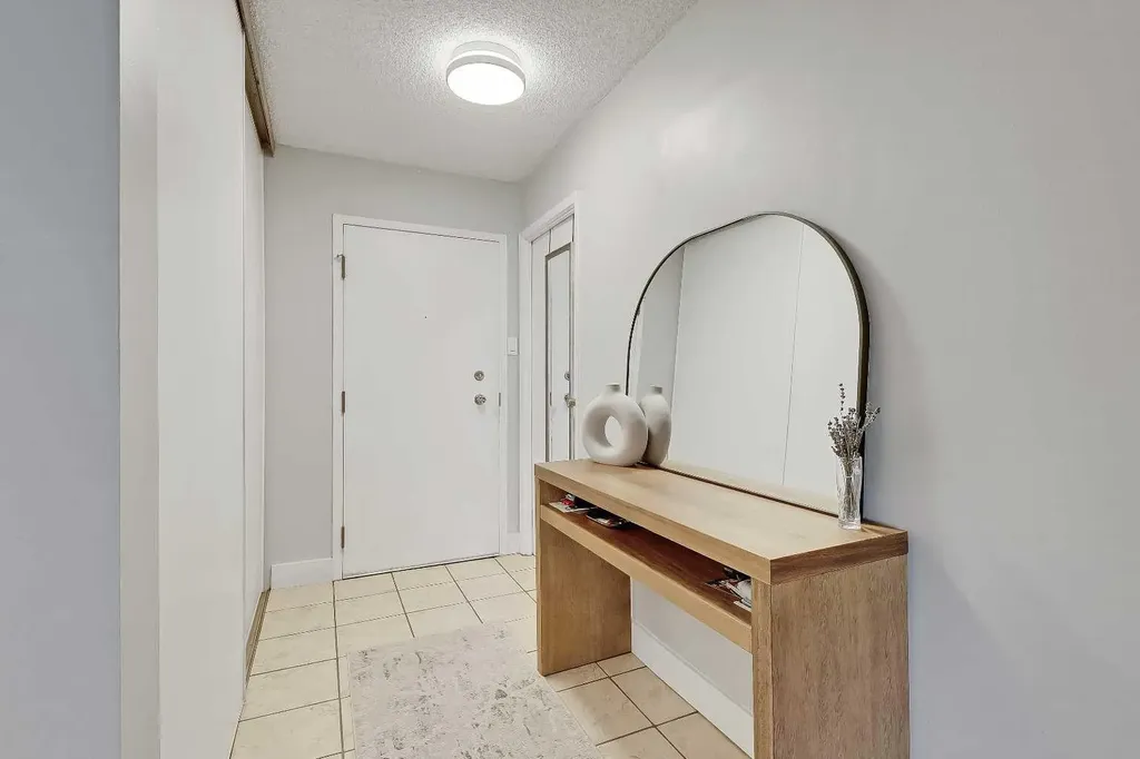 718 12 Avenue SW Calgary AB T2R 0H7