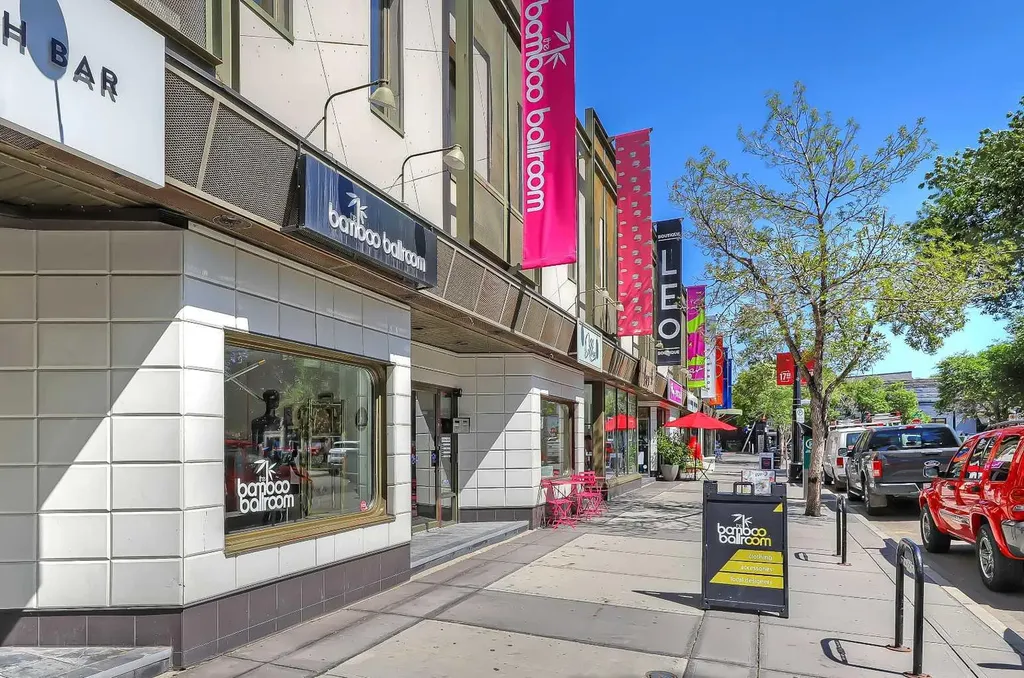 718 12 Avenue SW Calgary AB T2R 0H7